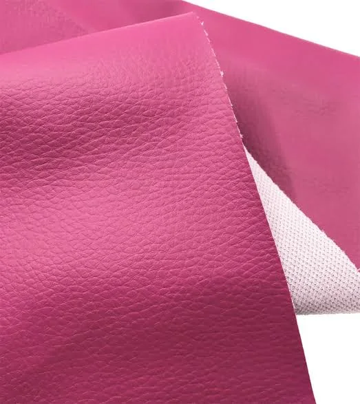 Amostras de material sintético rosa com textura e verso branco.